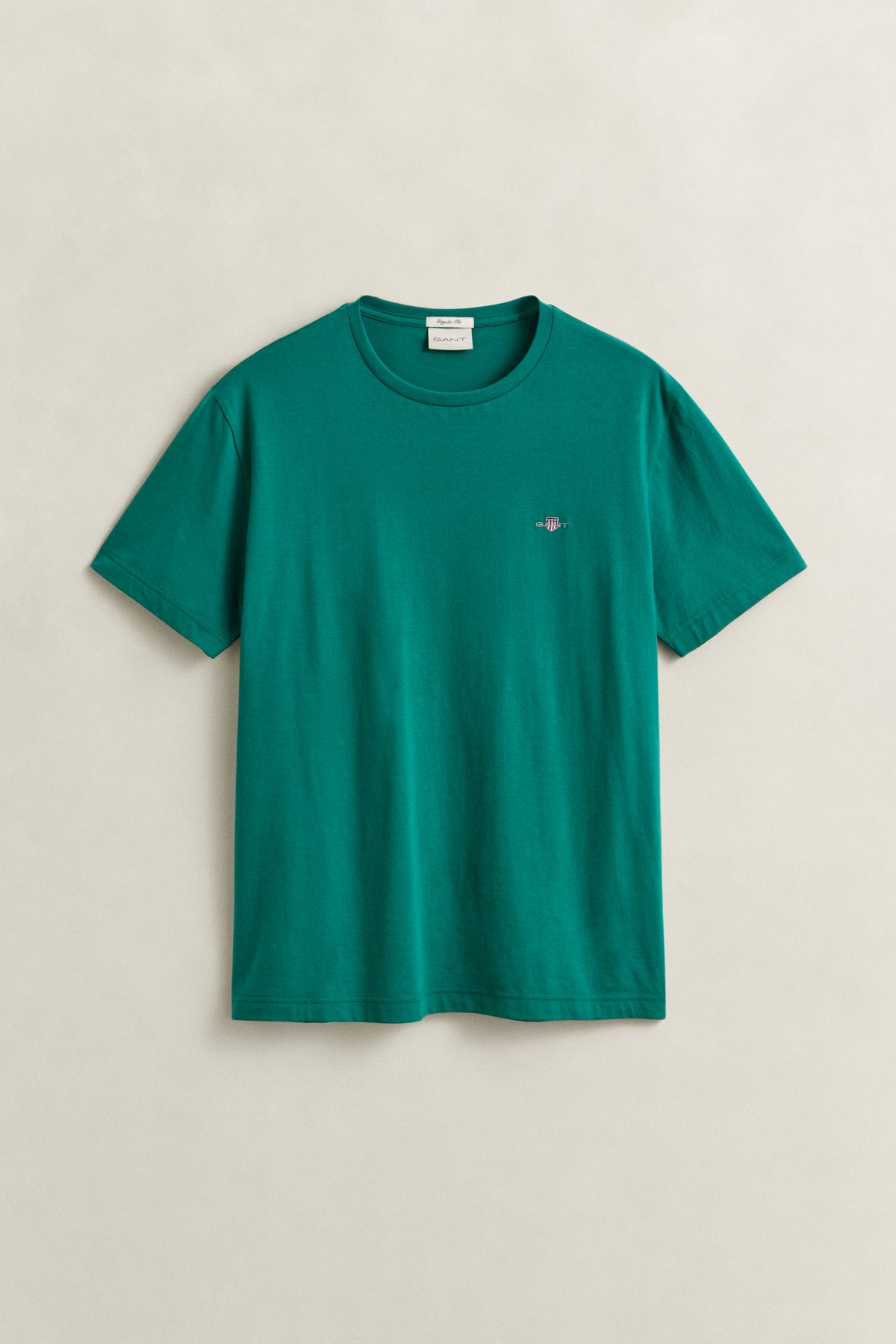 BOTANICAL HUE, Shield T-Shirt, FLAT-LAY BY GANT AU.