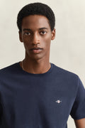 EVENING BLUE, REG SHIELD SS T-SHIRT, CLOSE-UP BY GANT AU.