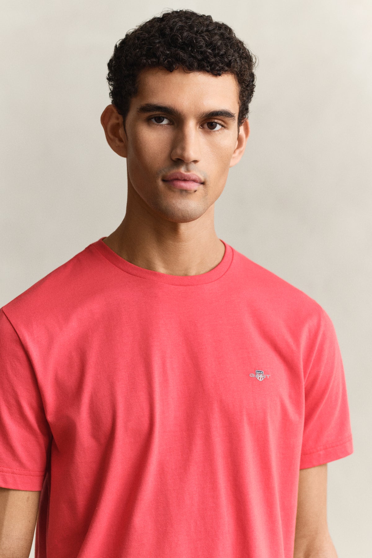 ROSE RED, Shield T-Shirt, CLOSE-UP BY GANT AU.