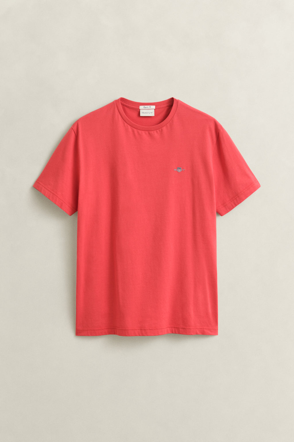 ROSE RED, Shield T-Shirt, FLAT-LAY BY GANT AU.