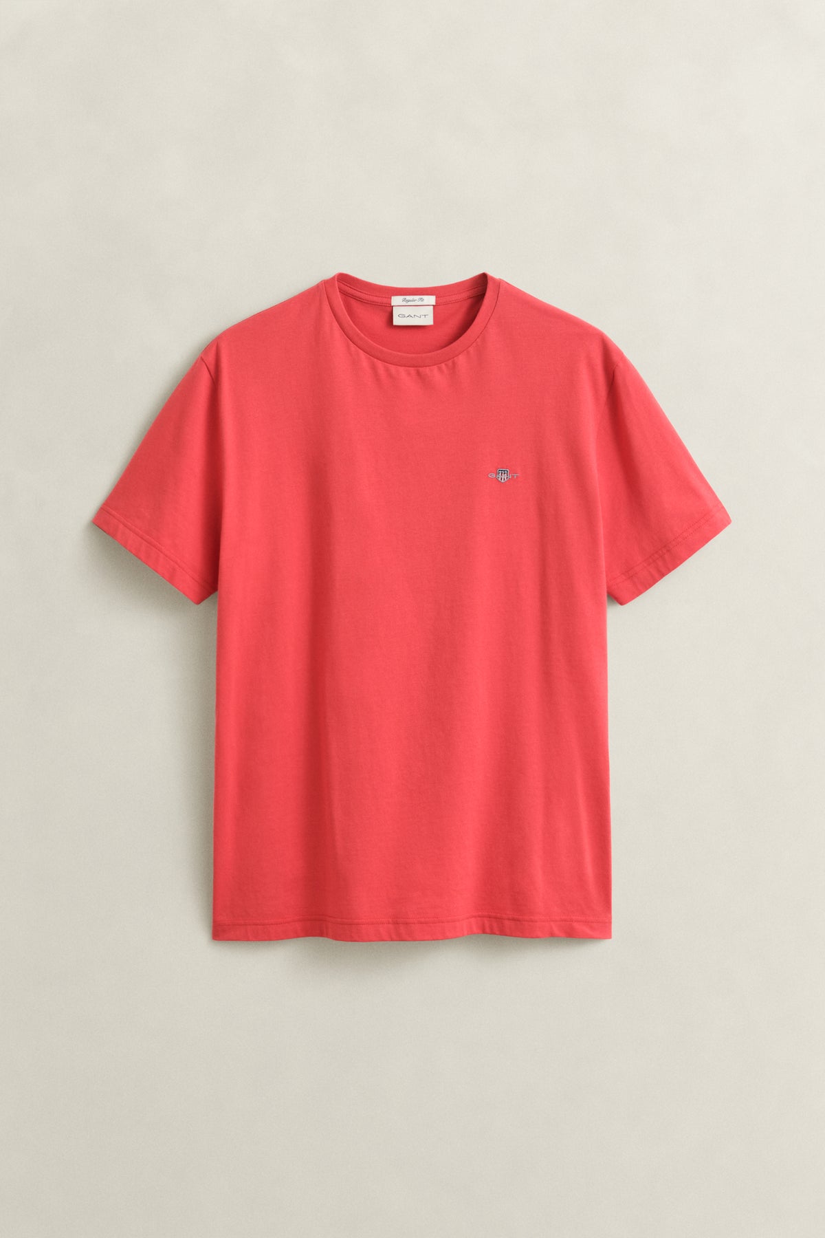 ROSE RED, Shield T-Shirt, FLAT-LAY BY GANT AU.