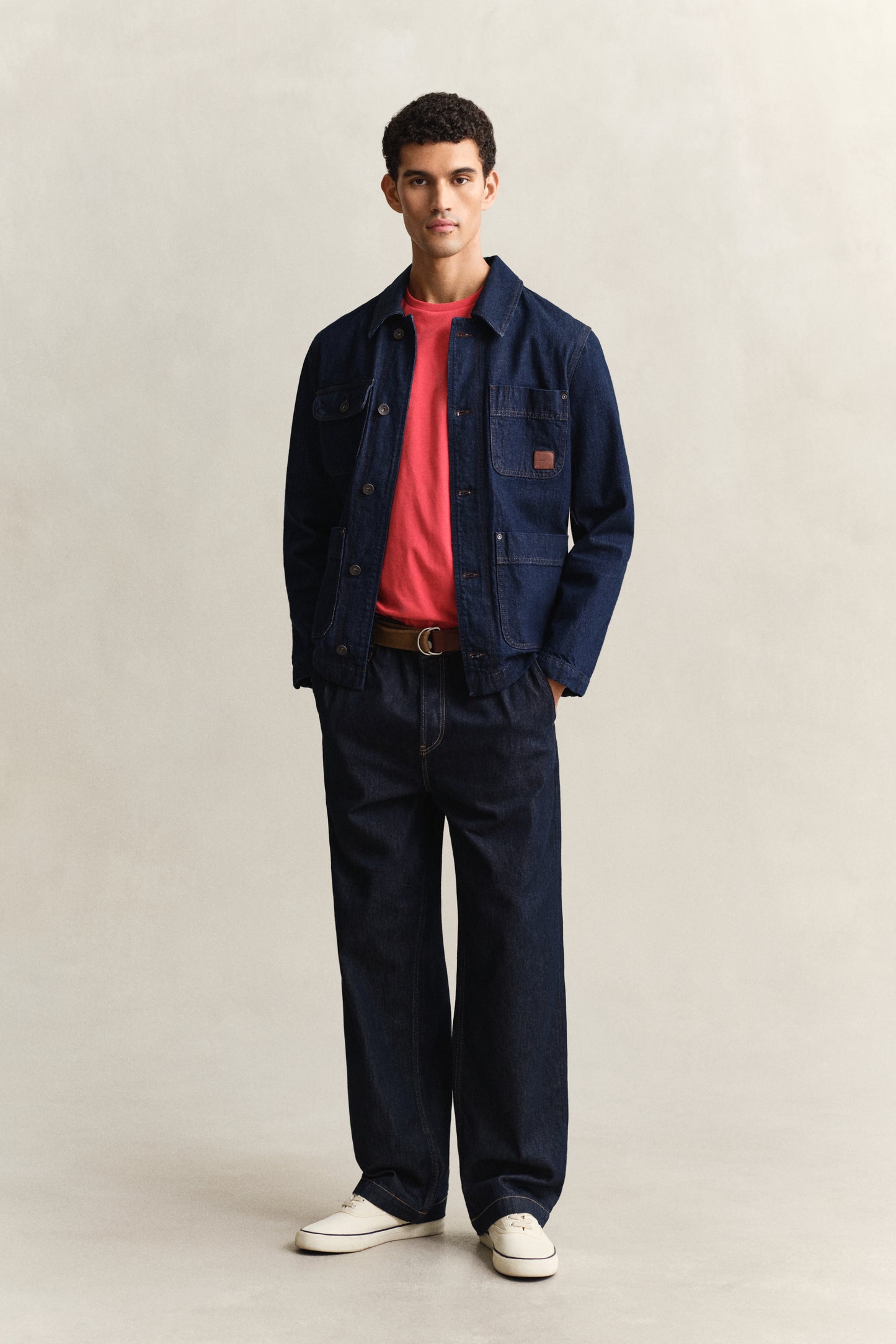 ROSE RED, Shield T-Shirt BY GANT AU.