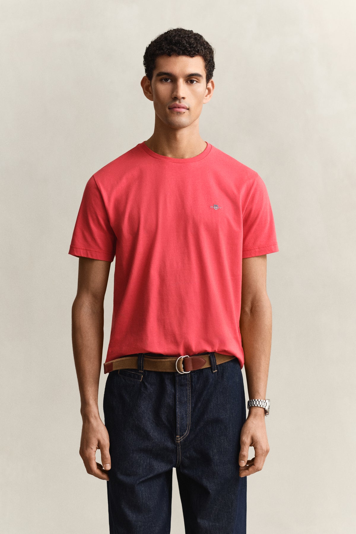 ROSE RED, Shield T-Shirt, FRONT-VIEW BY GANT AU.