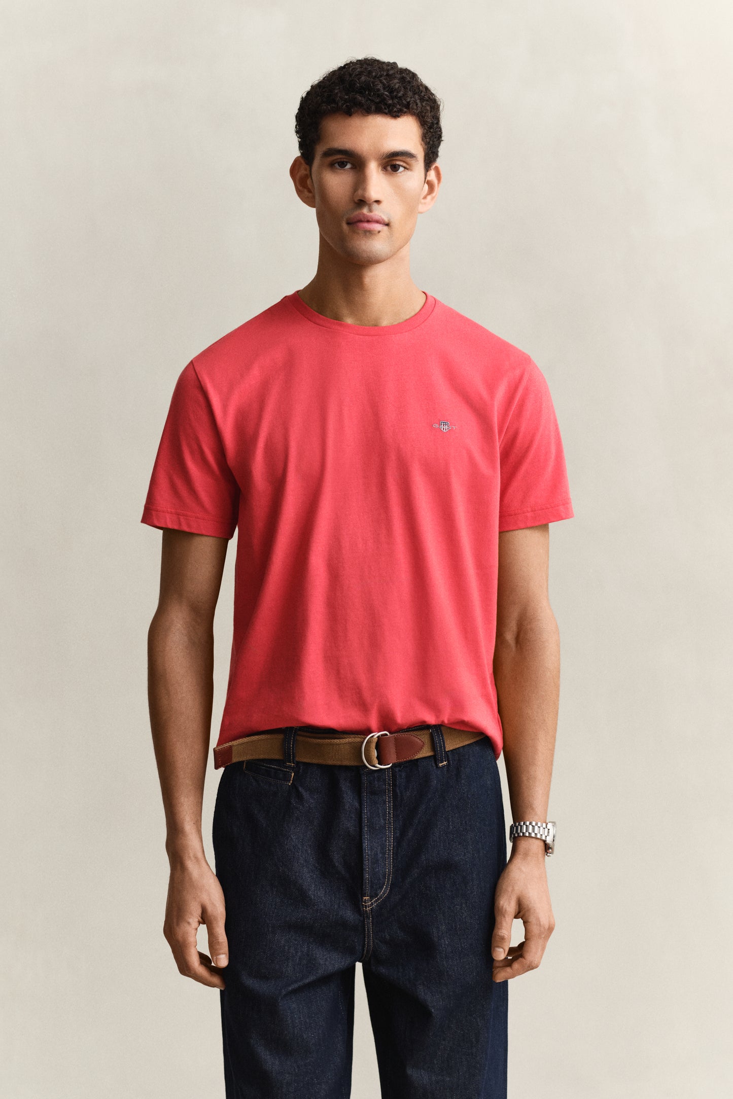 ROSE RED, Shield T-Shirt, FRONT-VIEW BY GANT AU.