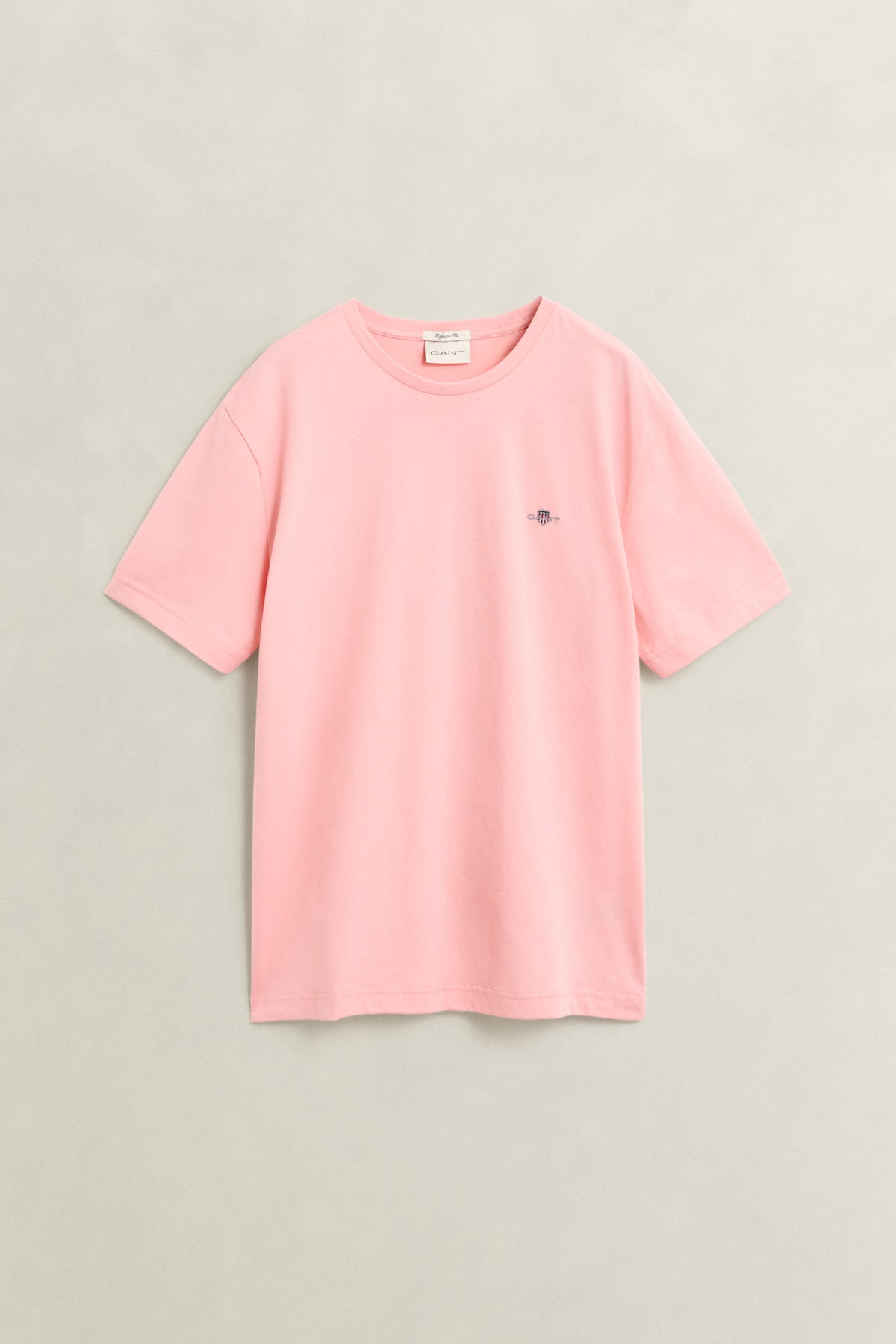 BUBBELGUM PINK, Shield T-Shirt BY GANT AU.