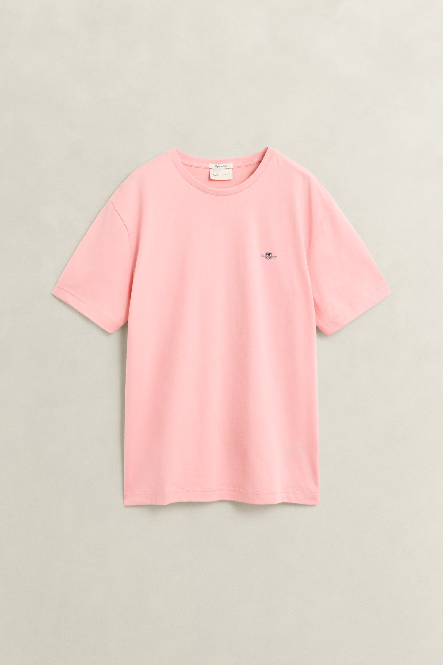 BUBBELGUM PINK, Shield T-Shirt BY GANT AU.