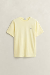 VANILLA YELLOW, Shield T-Shirt, FLAT-LAY BY GANT AU.