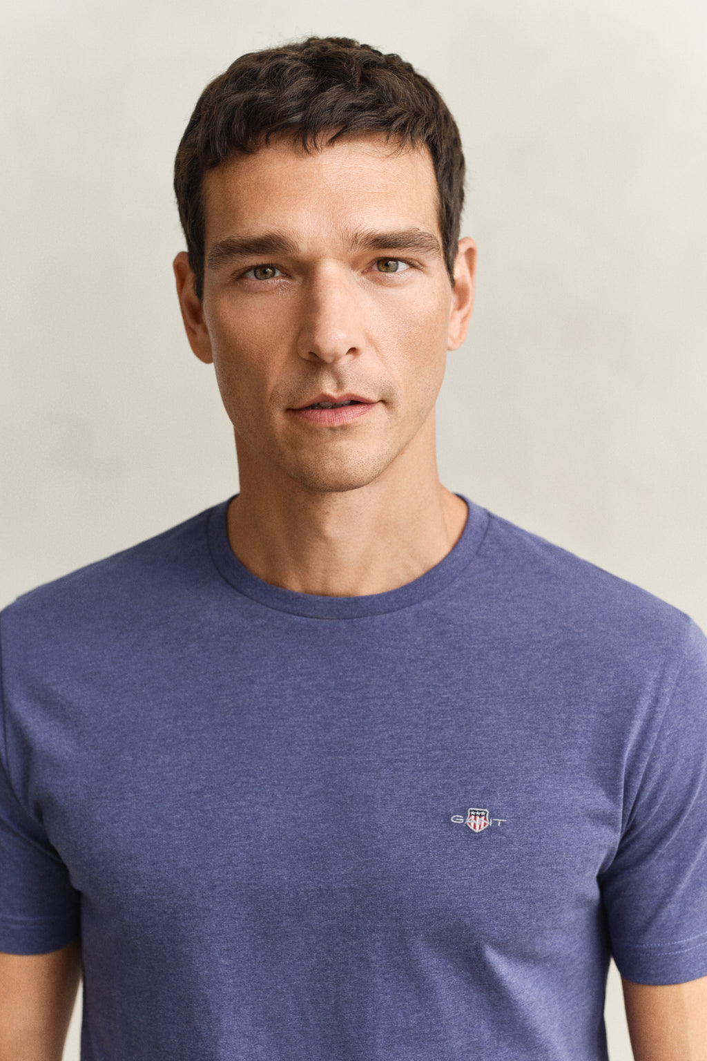 DK JEANSBLUE MELANGE, Shield T-Shirt, CLOSE-UP BY GANT AU.