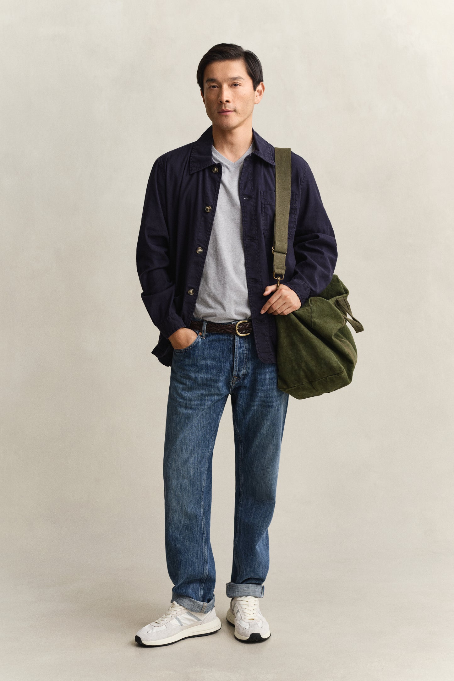 GREY MELANGE, Slim Shield T-Shirt BY GANT AU.