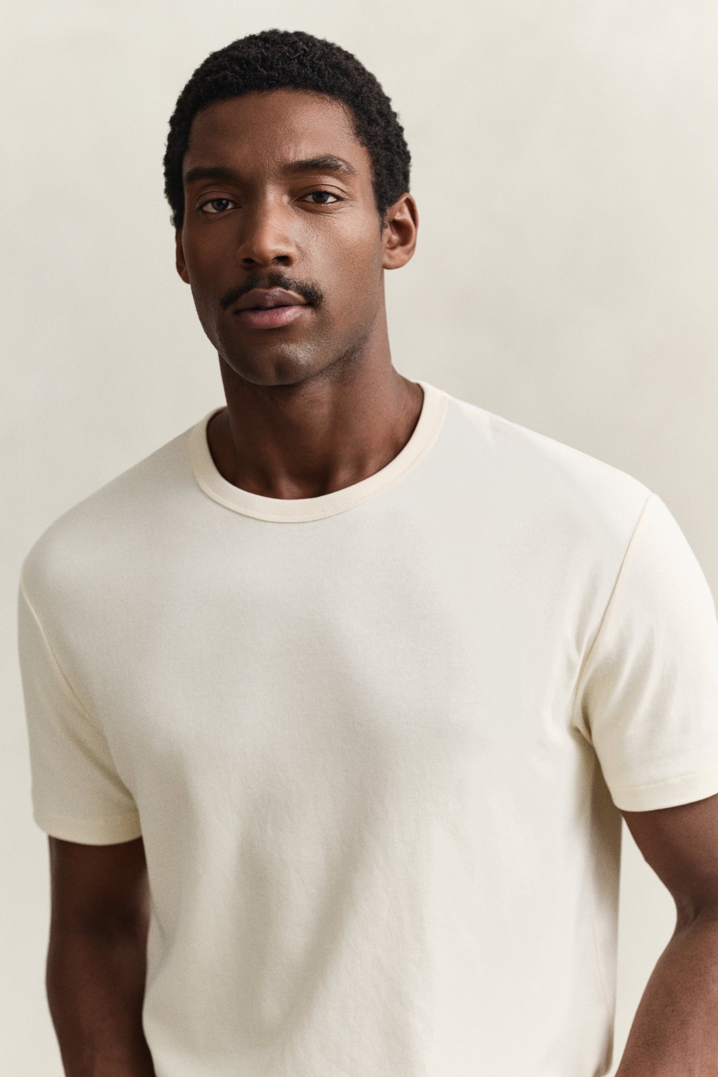 CREAMED WHITE, INTERLOCK SS TSHIRT, CLOSE-UP BY GANT AU.