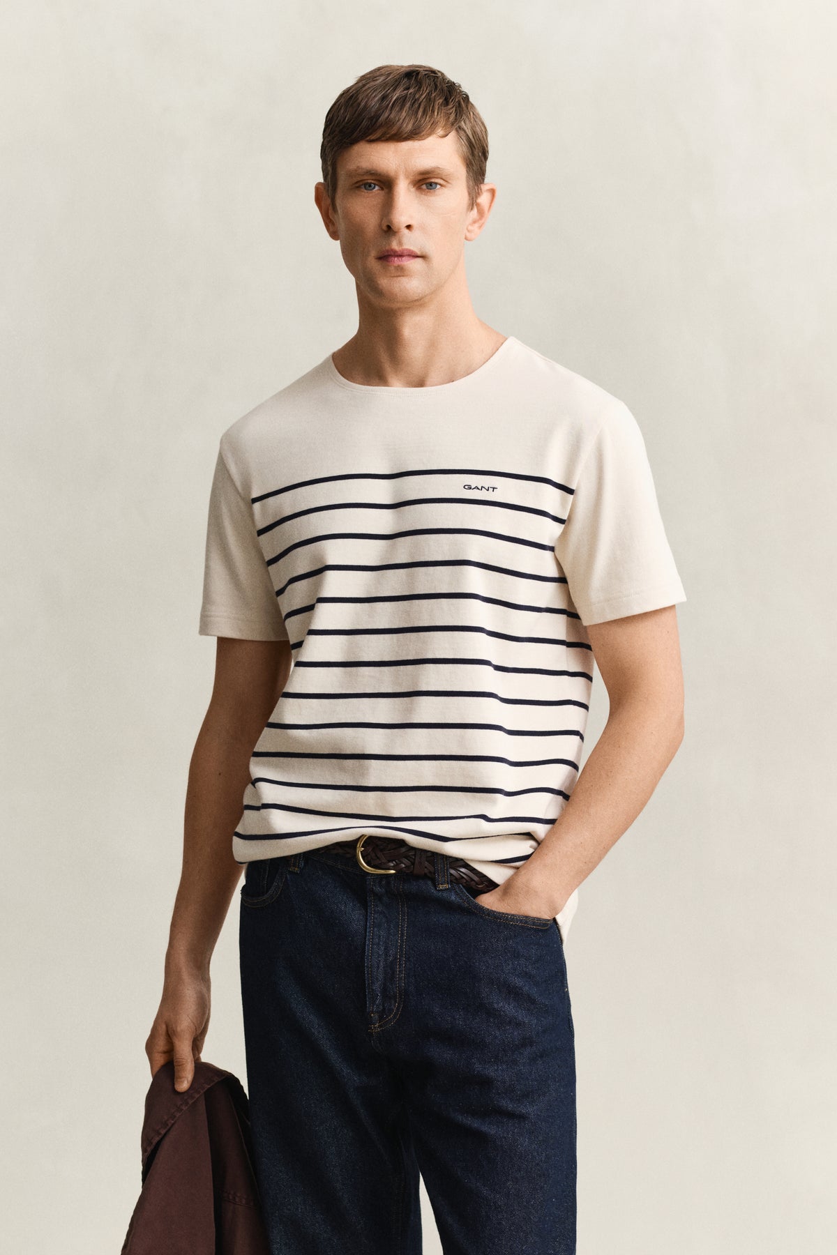 CREAMED WHITE, PLACED STRIPE SS TSHIRT, FRONT-VIEW BY GANT AU.
