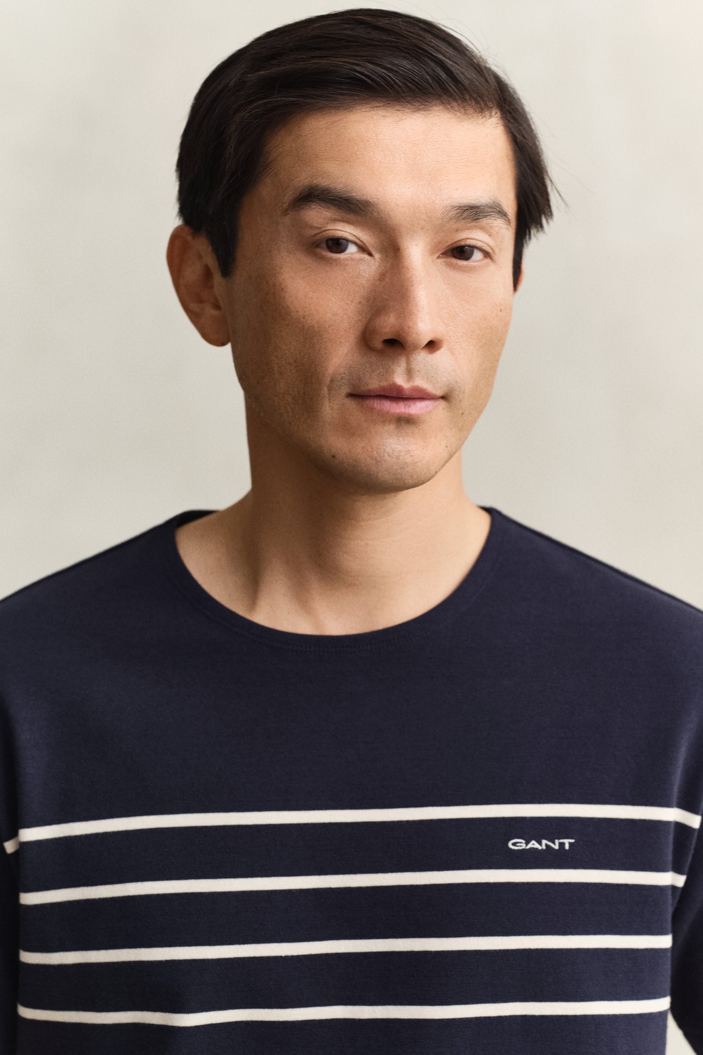 EVENING BLUE, PLACED STRIPE SS TSHIRT, CLOSE-UP BY GANT AU.