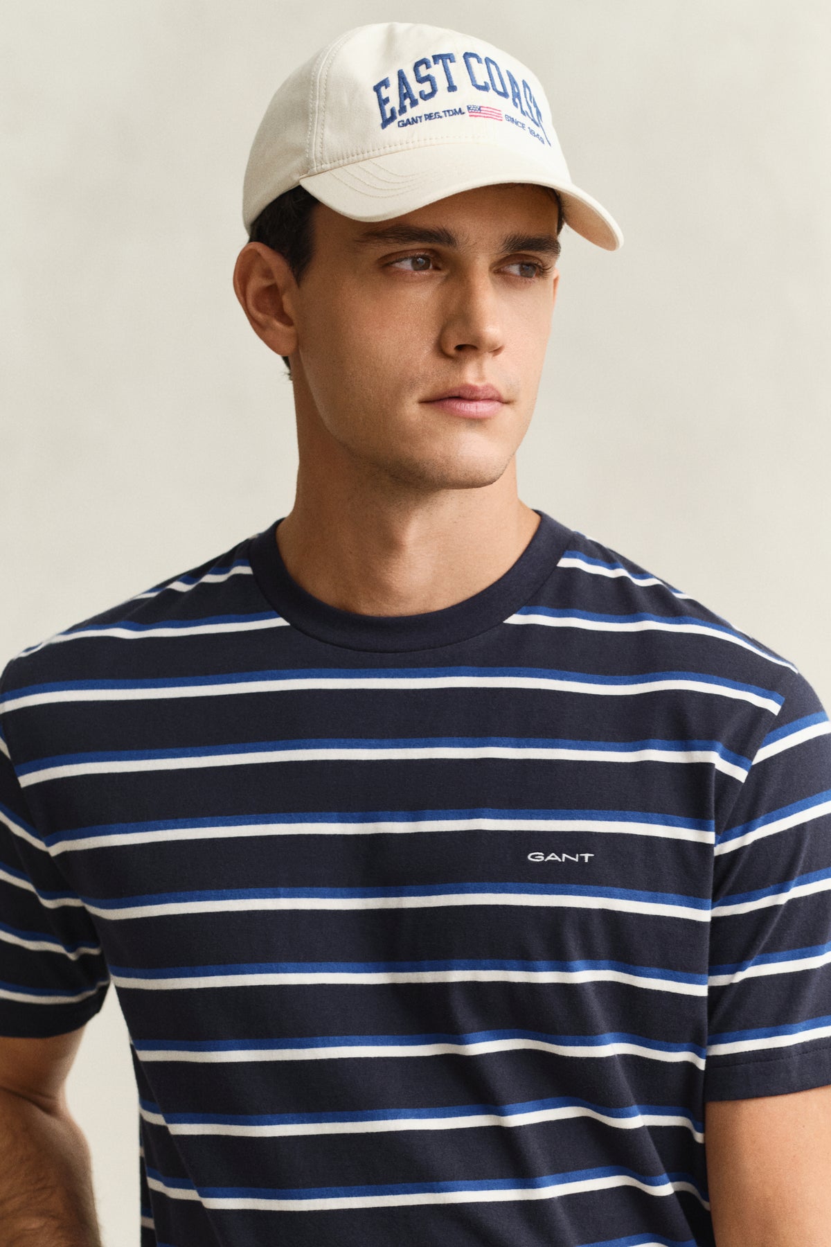 EVENING BLUE, MULTISTRIPE SS TSHIRT, CLOSE-UP BY GANT AU.