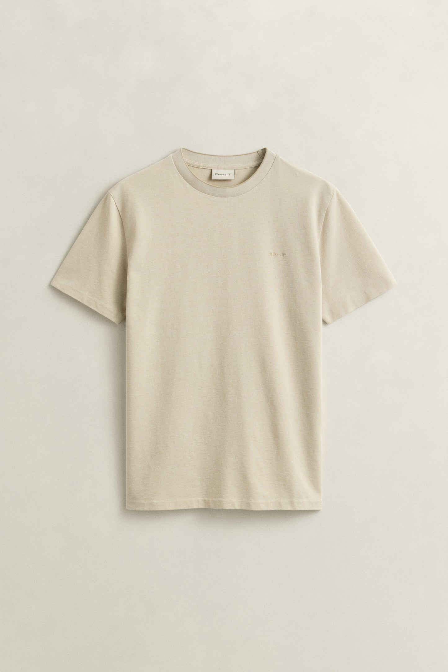 OAT BEIGE, 2 TONE PIQUE SS TSHIRT, FLAT-LAY BY GANT AU.