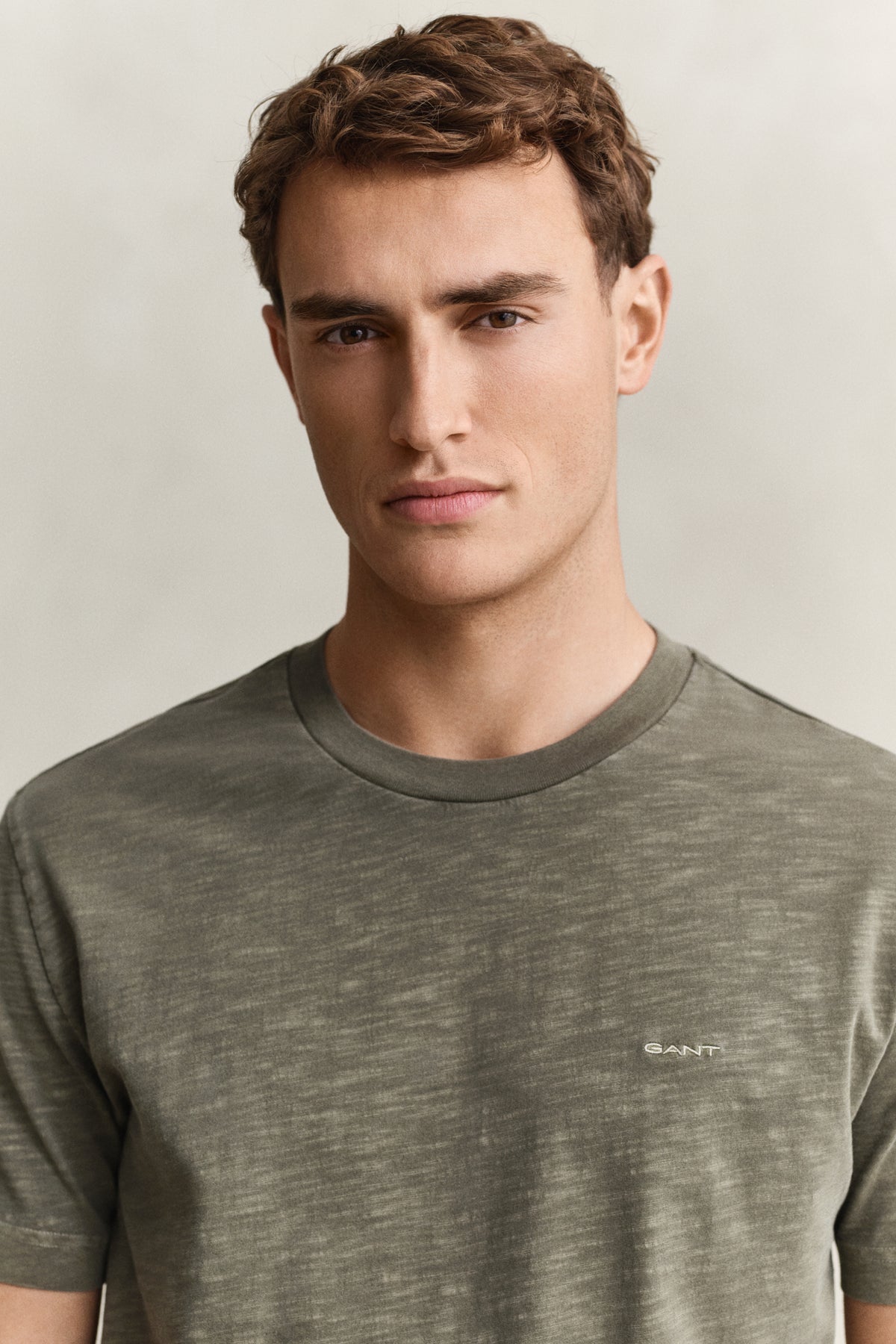 DRY HERB GREEN, WASHED SLUB SS TSHIRT, CLOSE-UP BY GANT AU.