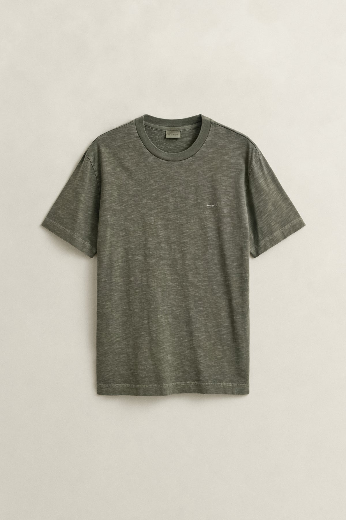 DRY HERB GREEN, WASHED SLUB SS TSHIRT, FLAT-LAY BY GANT AU.