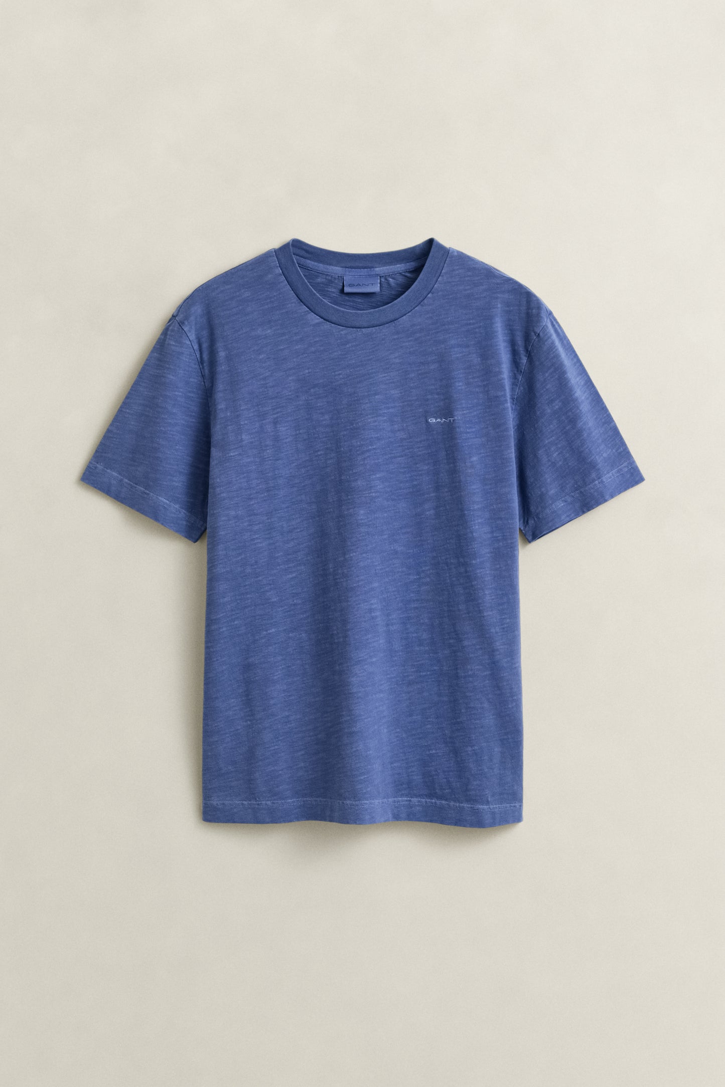 VINTAGE BLUE, WASHED SLUB SS TSHIRT, FLAT-LAY BY GANT AU.