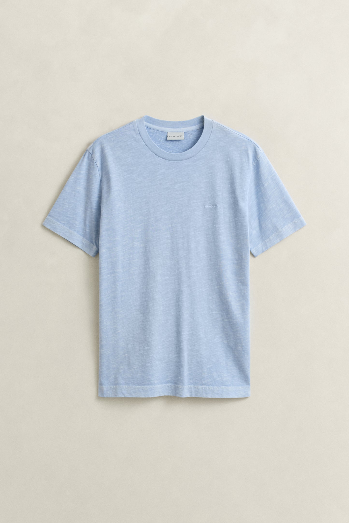 FRESH BLUE, WASHED SLUB SS TSHIRT, FLAT-LAY BY GANT AU.