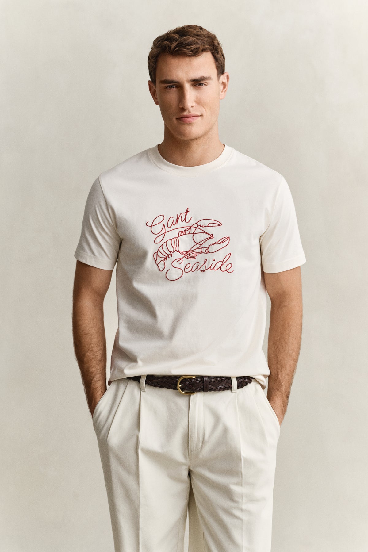 CREAM, EMBROIDERED SS TSHIRT, FRONT-VIEW BY GANT AU.