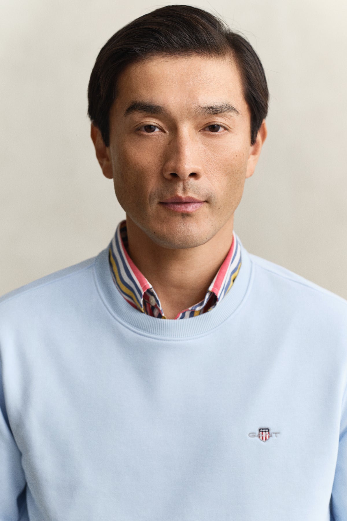 FRESH BLUE, REG SHIELD C-NECK SWEAT, CLOSE-UP BY GANT AU.
