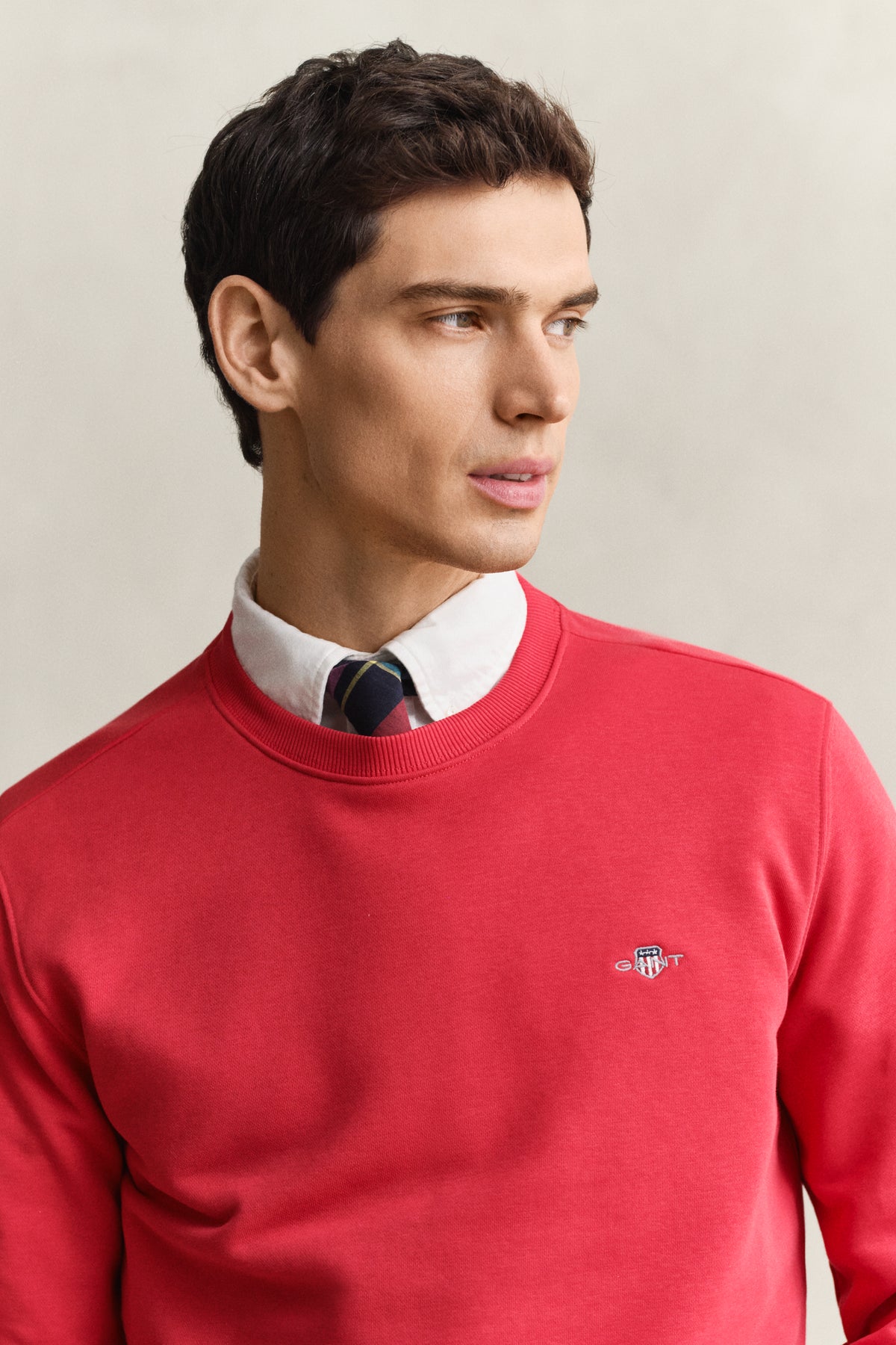 ROSE RED, REG SHIELD C-NECK SWEAT, CLOSE-UP BY GANT AU.