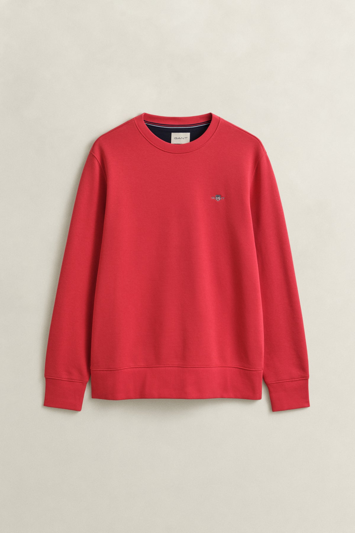 ROSE RED, REG SHIELD C-NECK SWEAT, FLAT-LAY BY GANT AU.