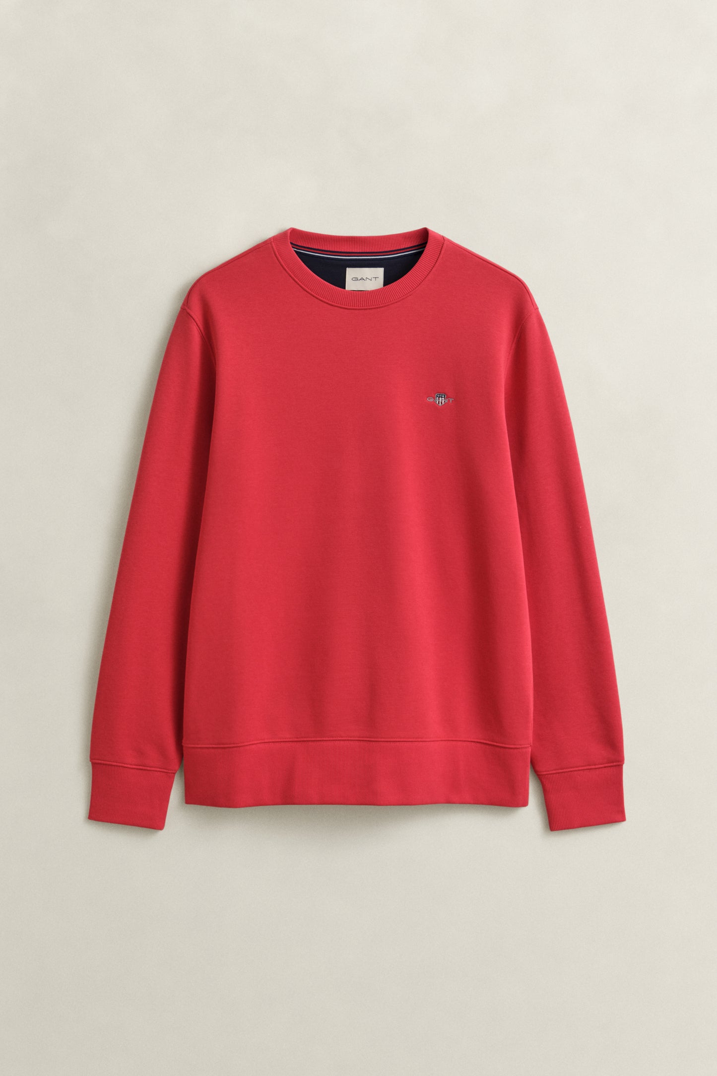 ROSE RED, REG SHIELD C-NECK SWEAT, FLAT-LAY BY GANT AU.