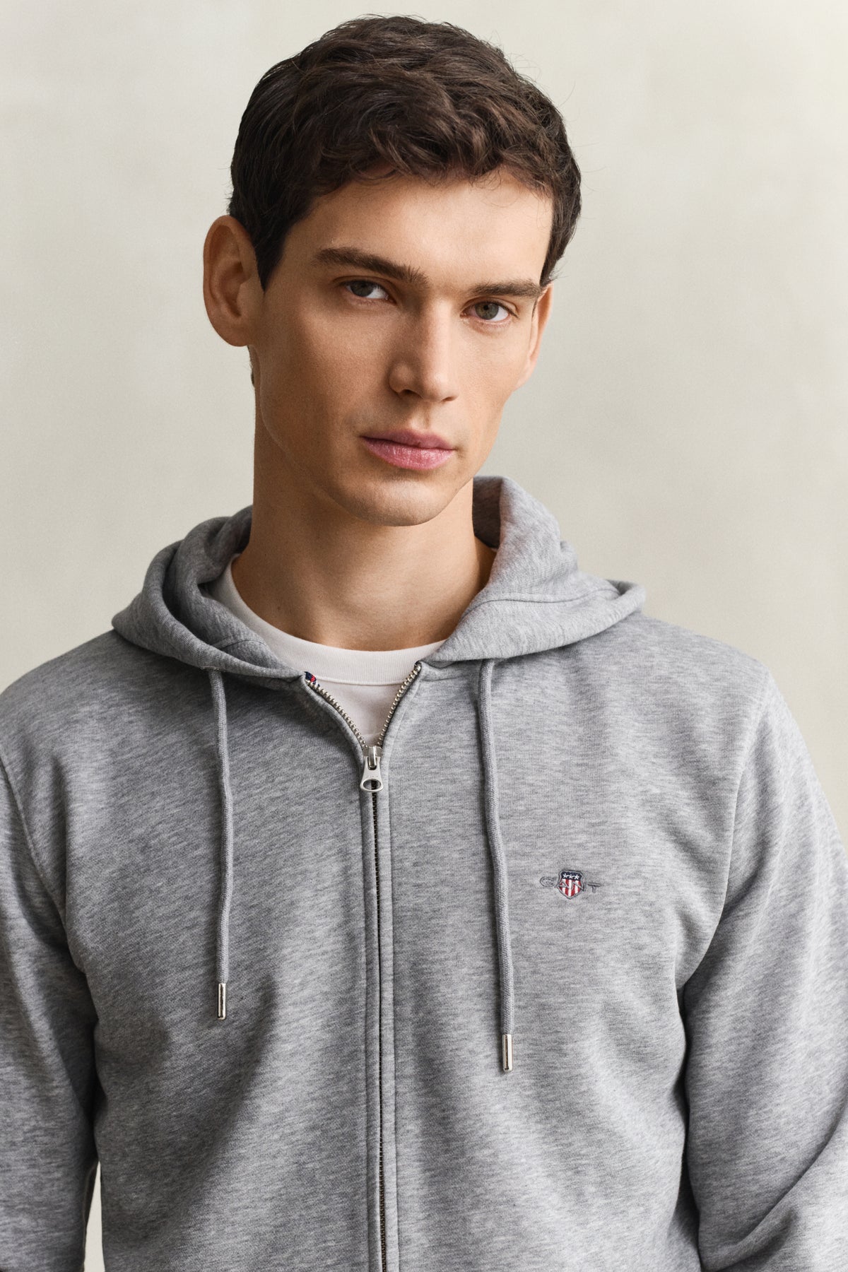 GREY MELANGE, REG SHIELD FULL ZIP HOODIE, CLOSE-UP BY GANT AU.