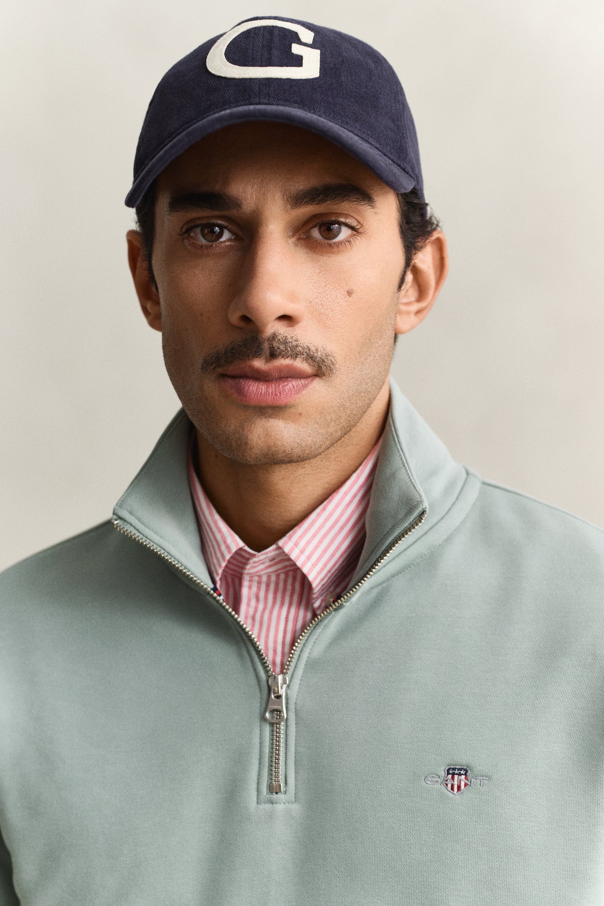 CERAMIC GREY, REG SHIELD HALF ZIP SWEAT, CLOSE-UP BY GANT AU.