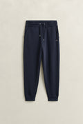 EVENING BLUE, REG SHIELD SWEATPANTS, FLAT-LAY BY GANT AU.