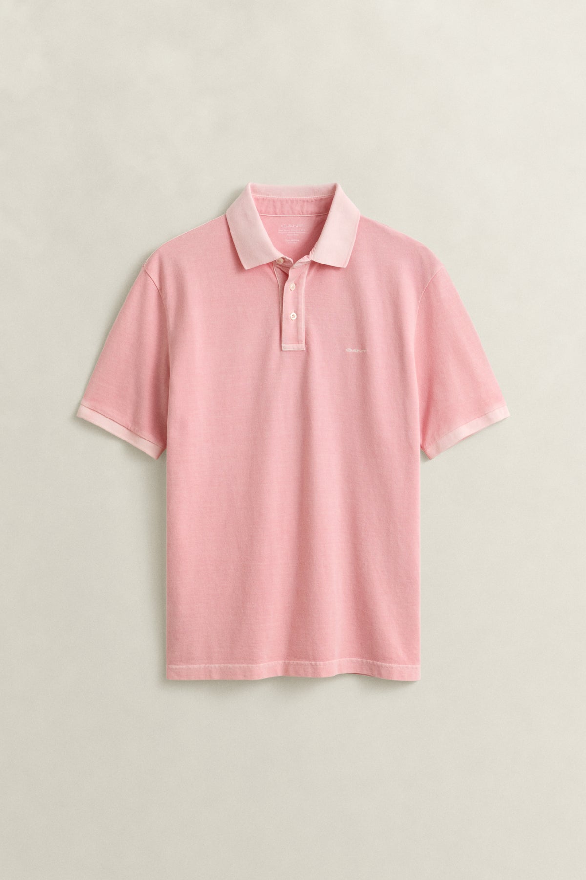 BUBBELGUM PINK, SUNFADED SS POLO, FLAT-LAY BY GANT AU.