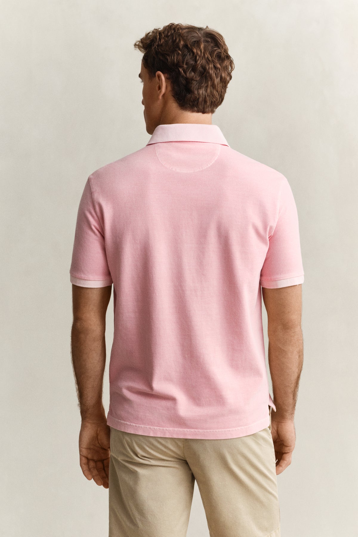 BUBBELGUM PINK, SUNFADED SS POLO, BACK-VIEW BY GANT AU.