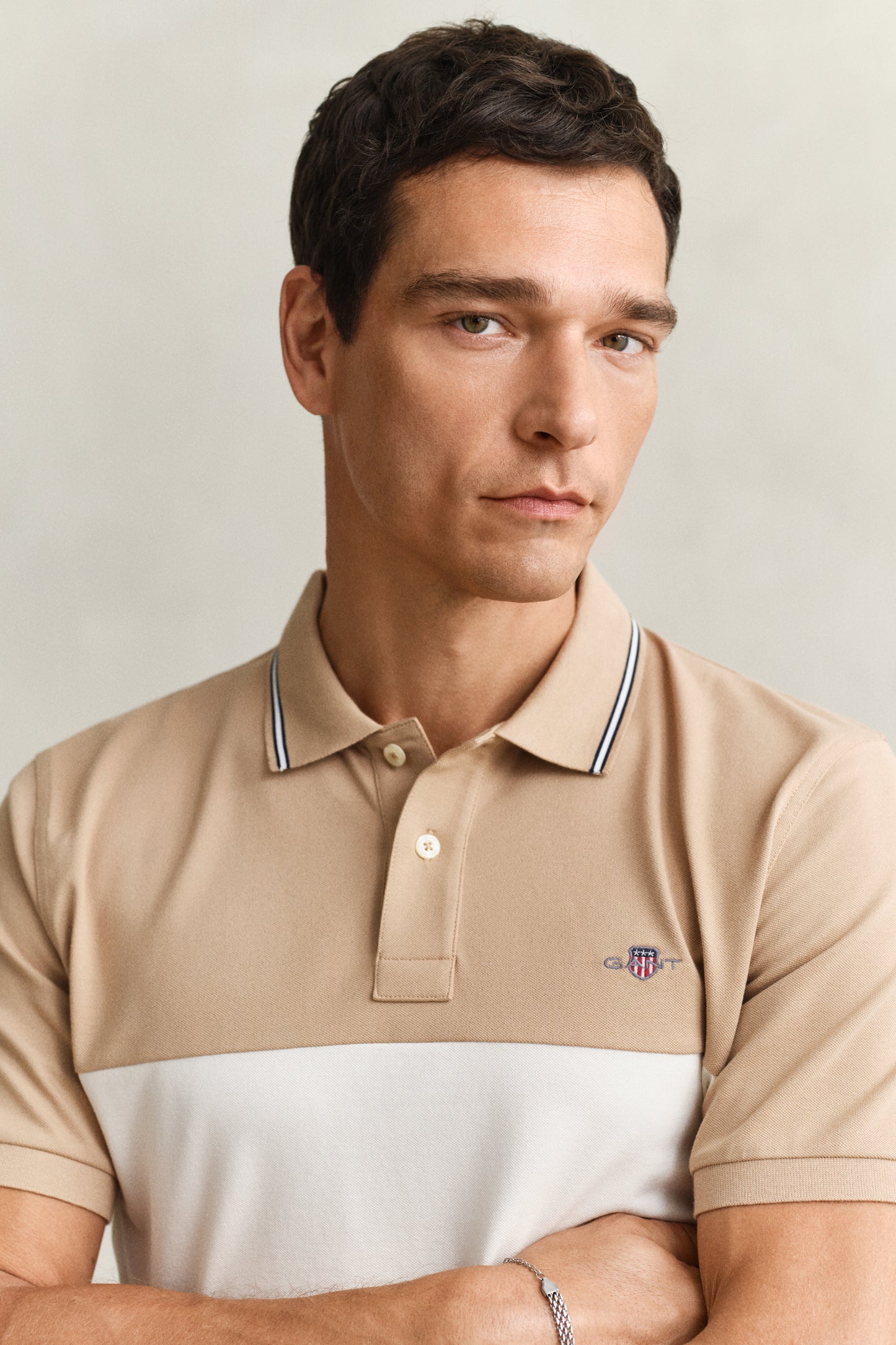 EVENING BLUE, CUT AND SEWN SS POLO, CLOSE-UP BY GANT AU.