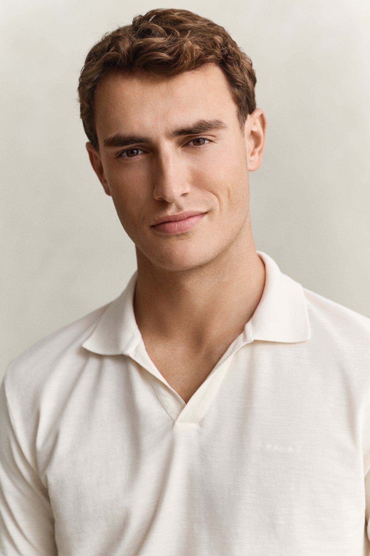 CREAM, WASHED SLUB SS POLO, CLOSE-UP BY GANT AU.