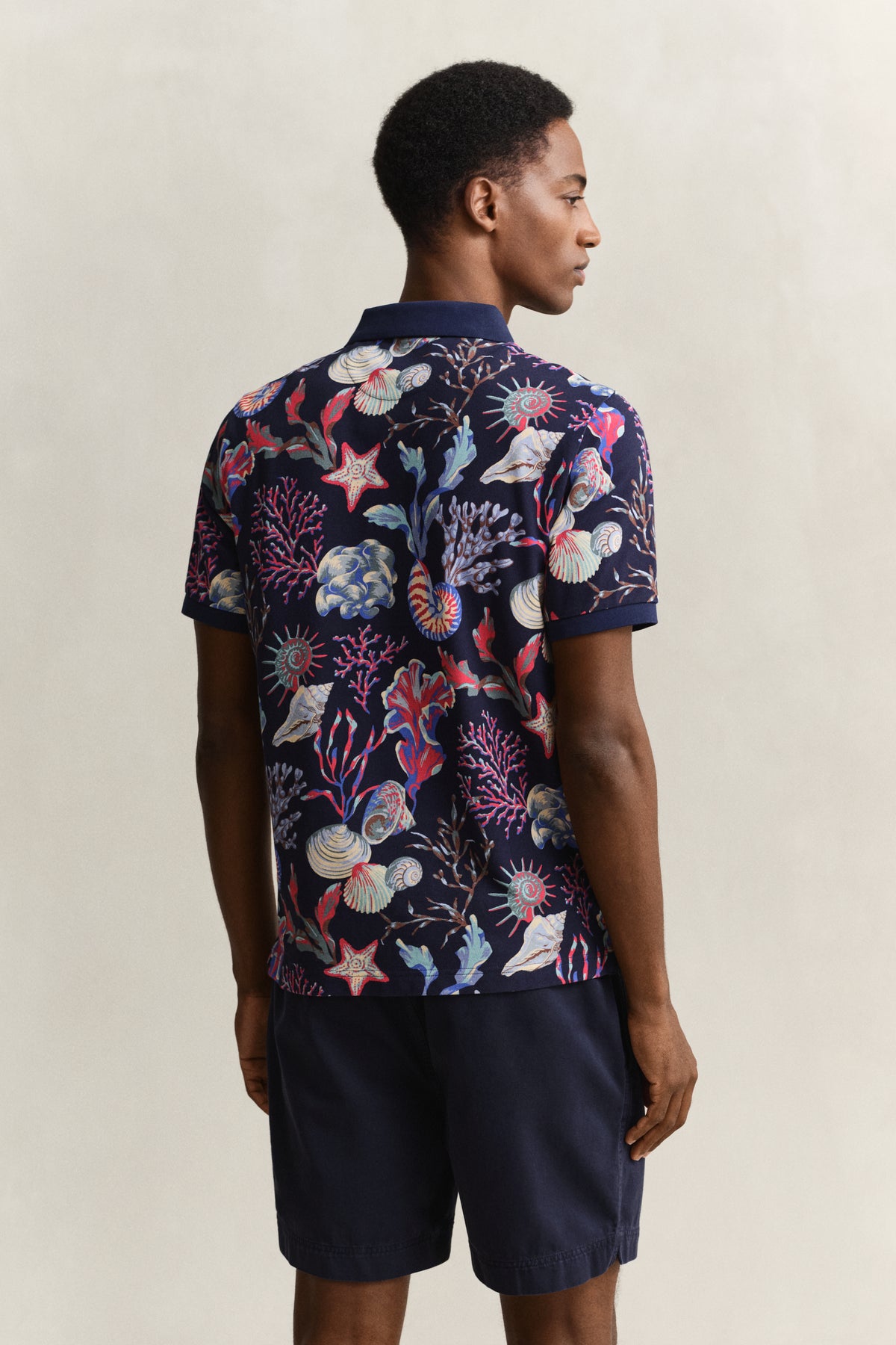 CLASSIC BLUE, PRINTED SS POLO, BACK-VIEW BY GANT AU.