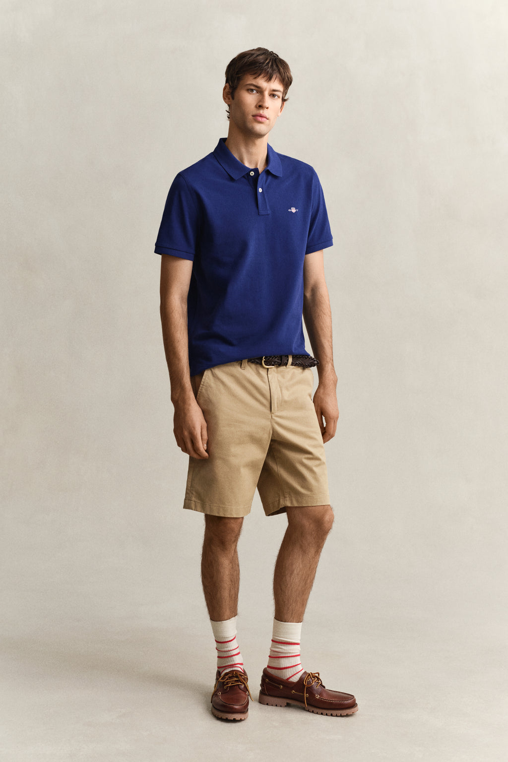 DARK KHAKI, Chino Shorts BY GANT AU.