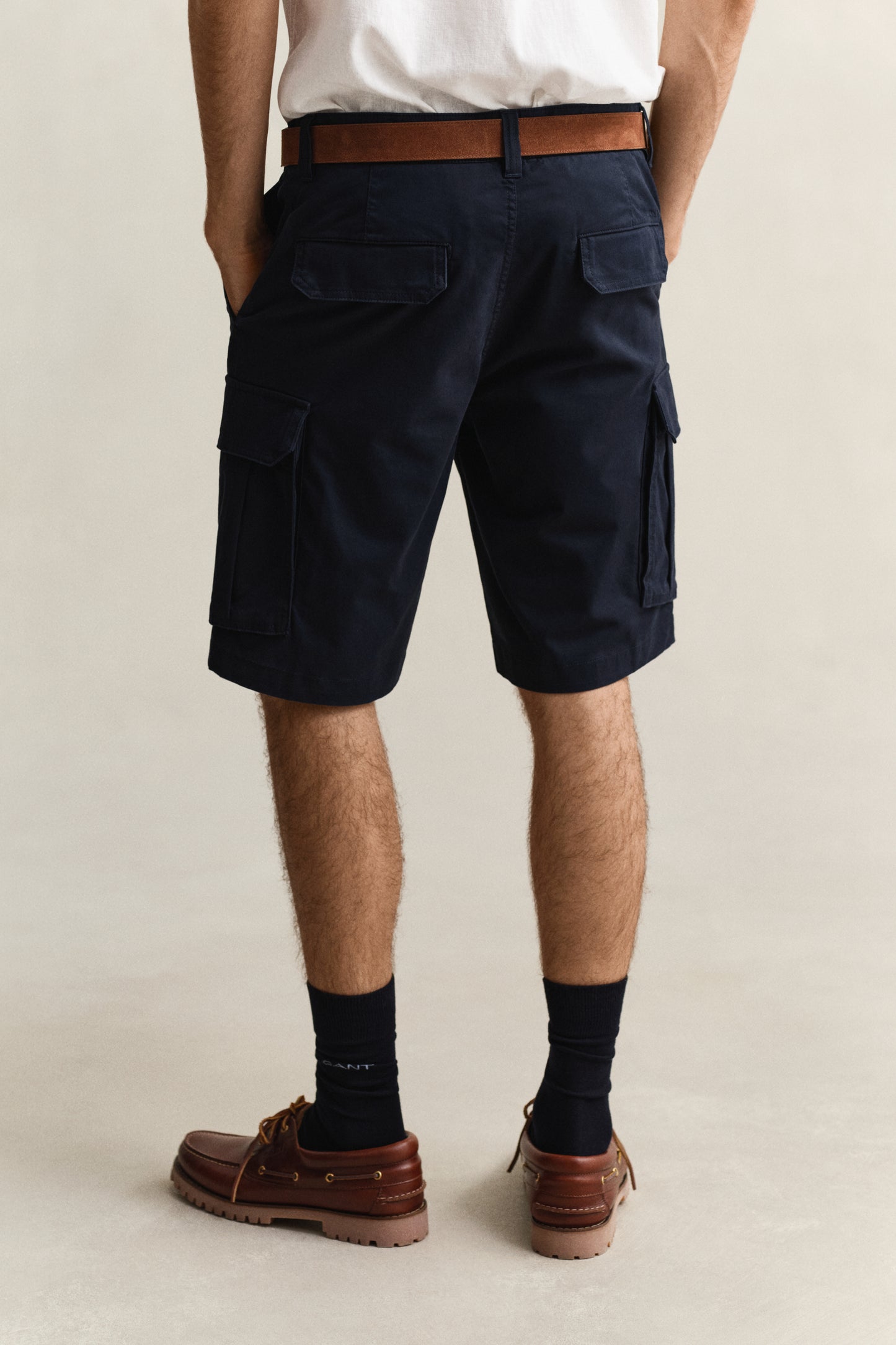 EVENING BLUE, REG CLASSIC CARGO SHORTS, BACK-VIEW BY GANT AU.