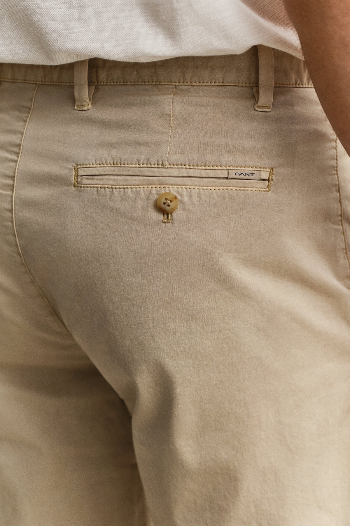 OAT BEIGE, REG SUNFADED CHINO SHORTS, CLOSE-UP BY GANT AU.