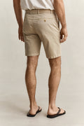 OAT BEIGE, REG SUNFADED CHINO SHORTS, BACK-VIEW BY GANT AU.