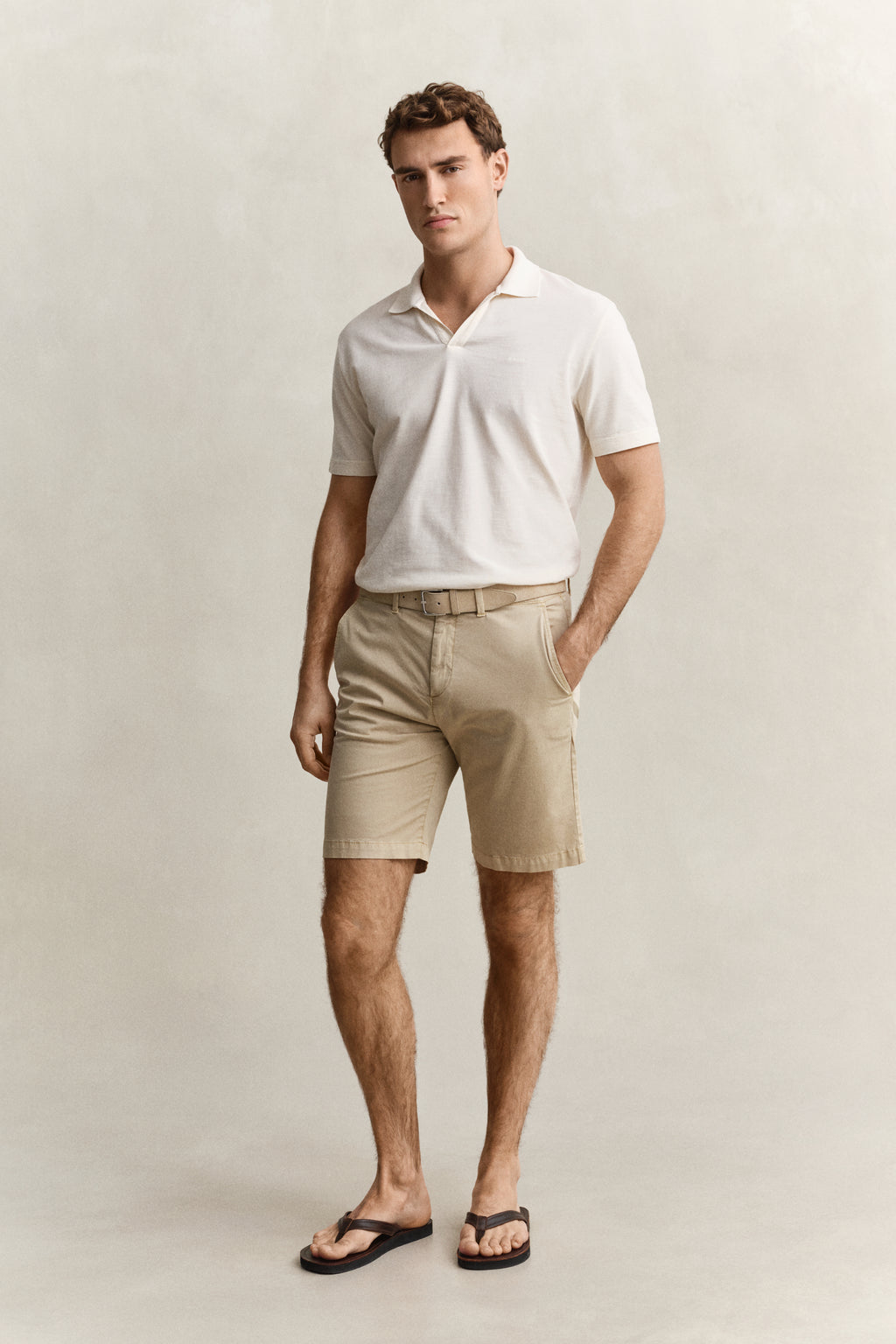 OAT BEIGE, REG SUNFADED CHINO SHORTS, FRONT-VIEW BY GANT AU.