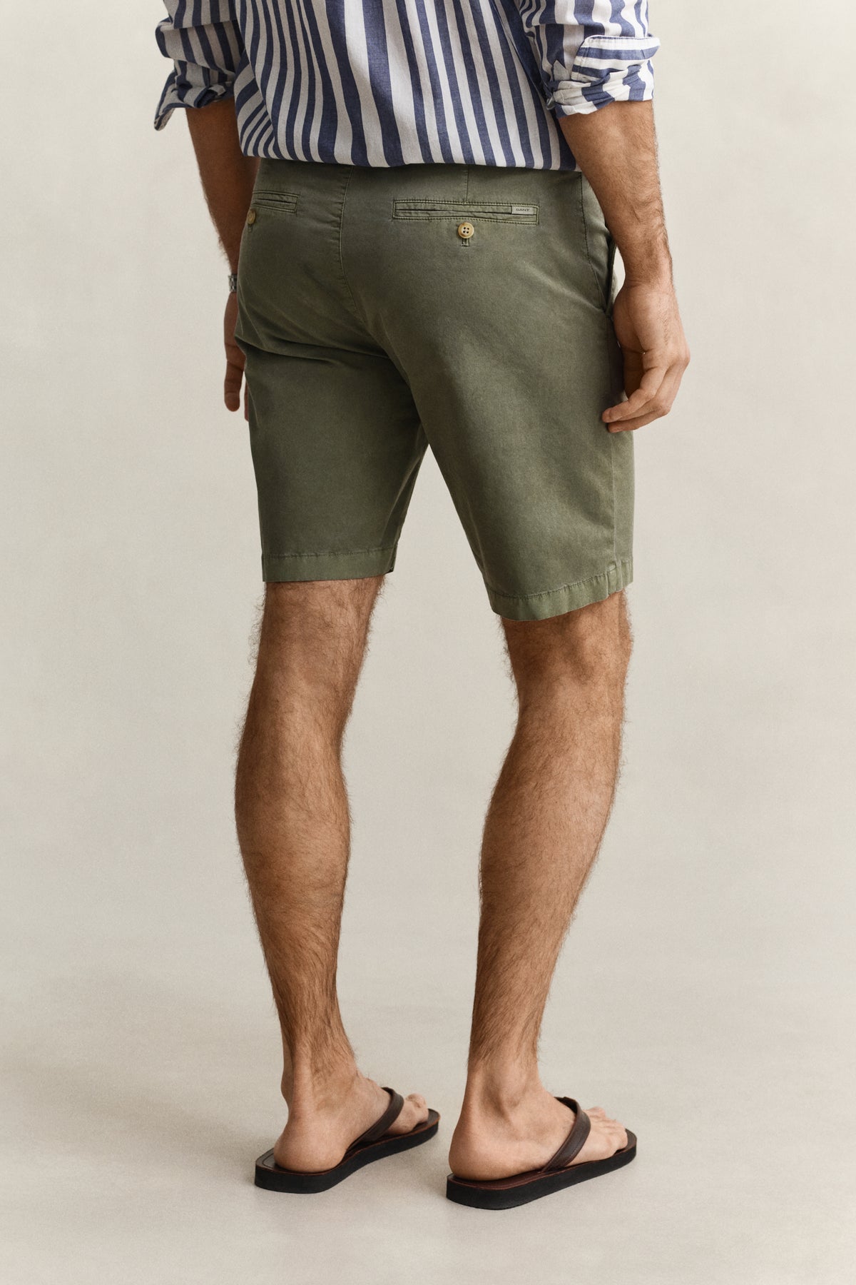DRY HERB GREEN, REG SUNFADED CHINO SHORTS, BACK-VIEW BY GANT AU.