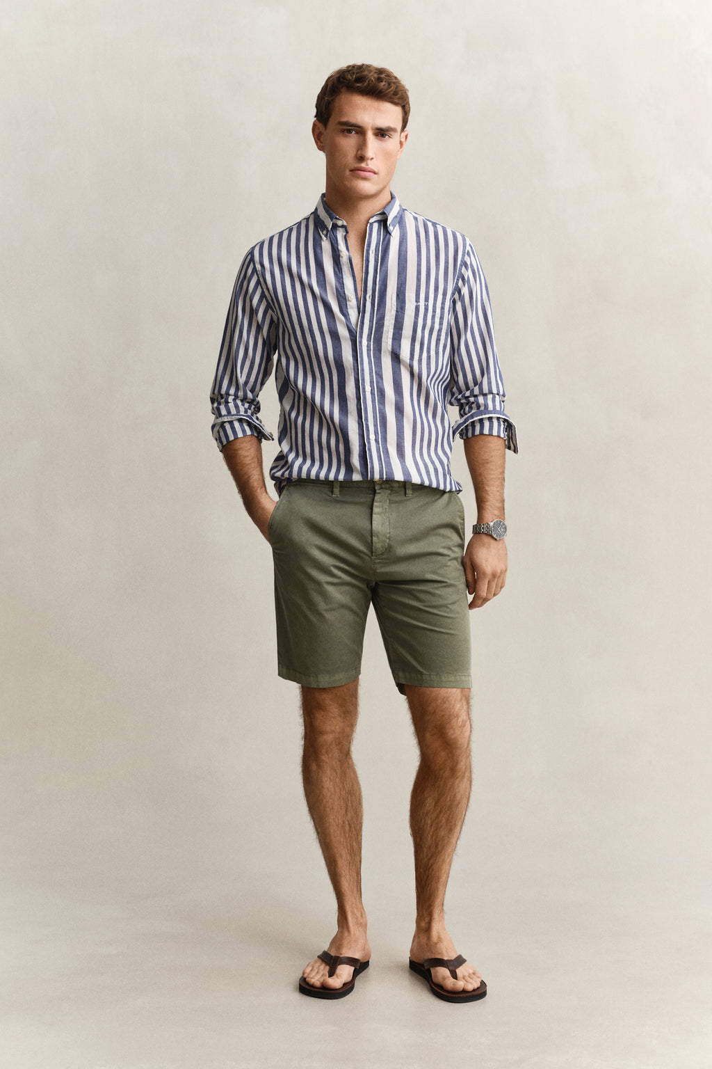 DRY HERB GREEN, REG SUNFADED CHINO SHORTS, FRONT-VIEW BY GANT AU.