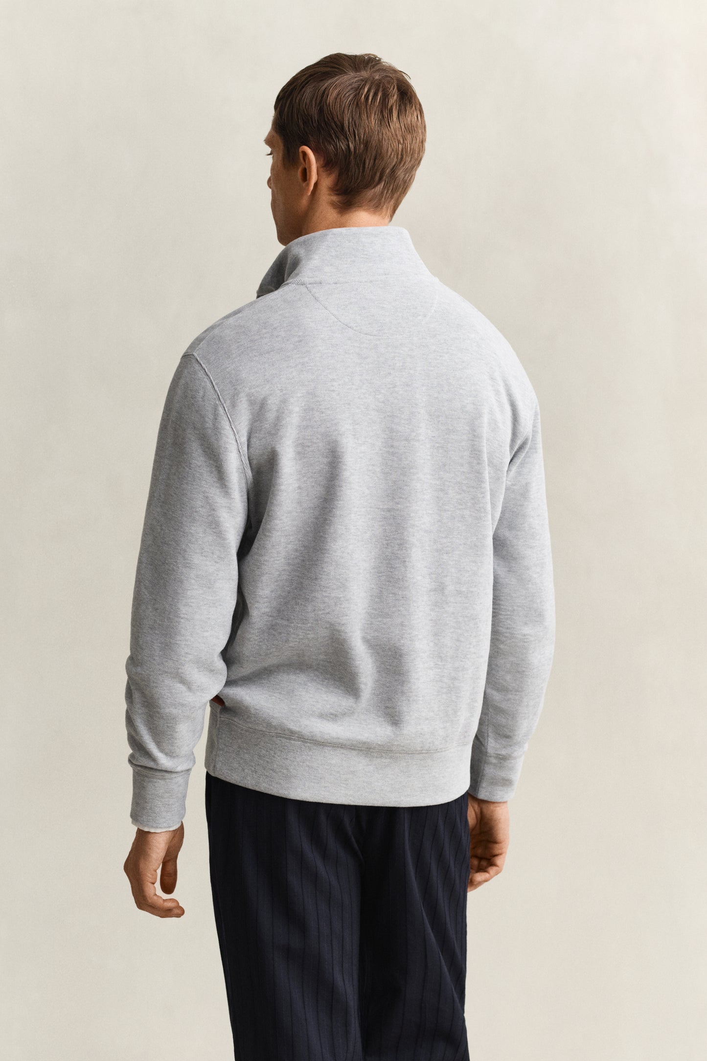 GREY MELANGE, LIGHT SACKER HALF ZIP, BACK-VIEW BY GANT AU.