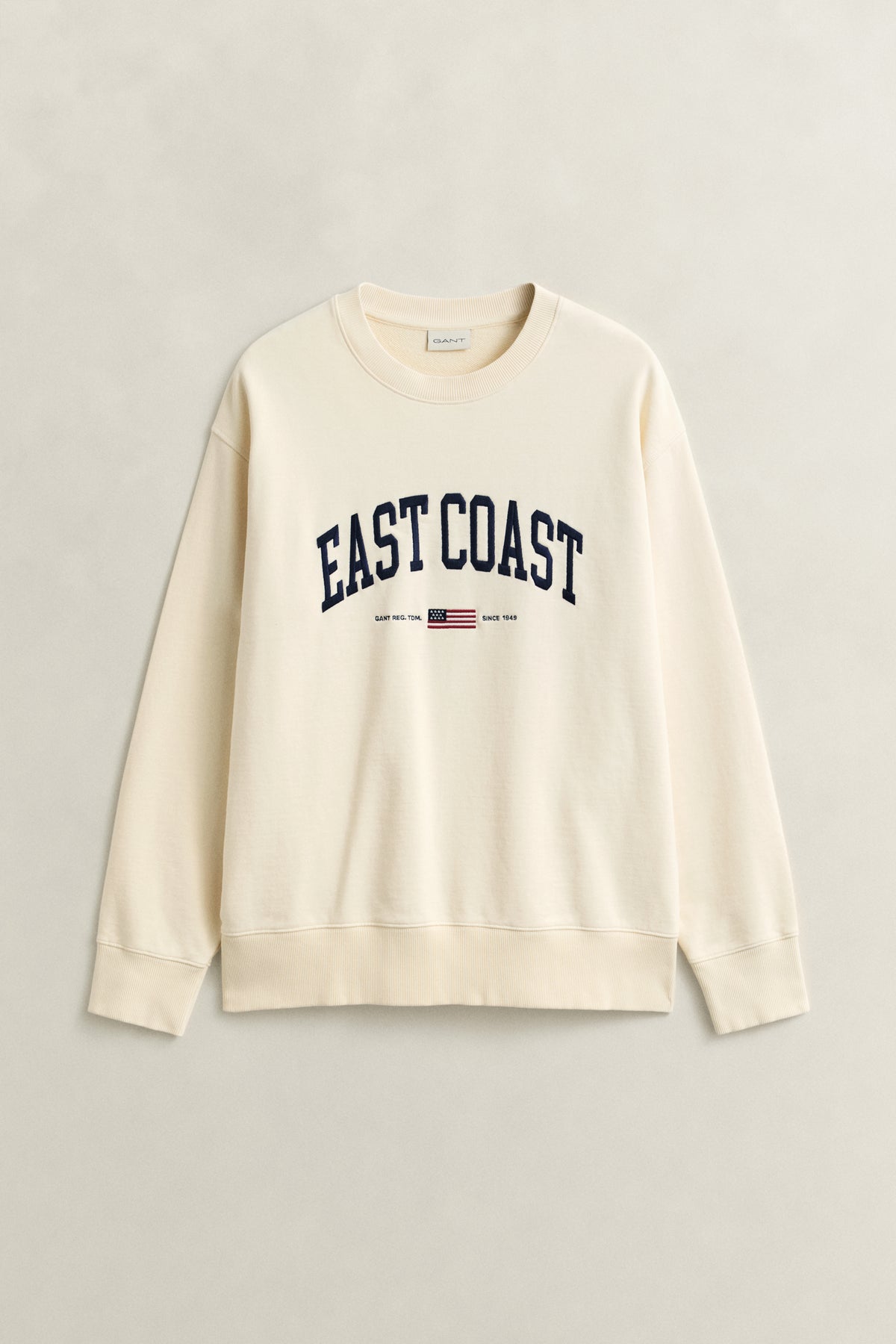 CREAM, SPRAY GRAPHIC C-NECK, FLAT-LAY BY GANT AU.
