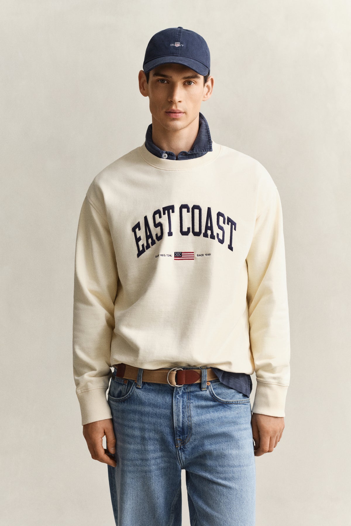 CREAM, SPRAY GRAPHIC C-NECK, FRONT-VIEW BY GANT AU.