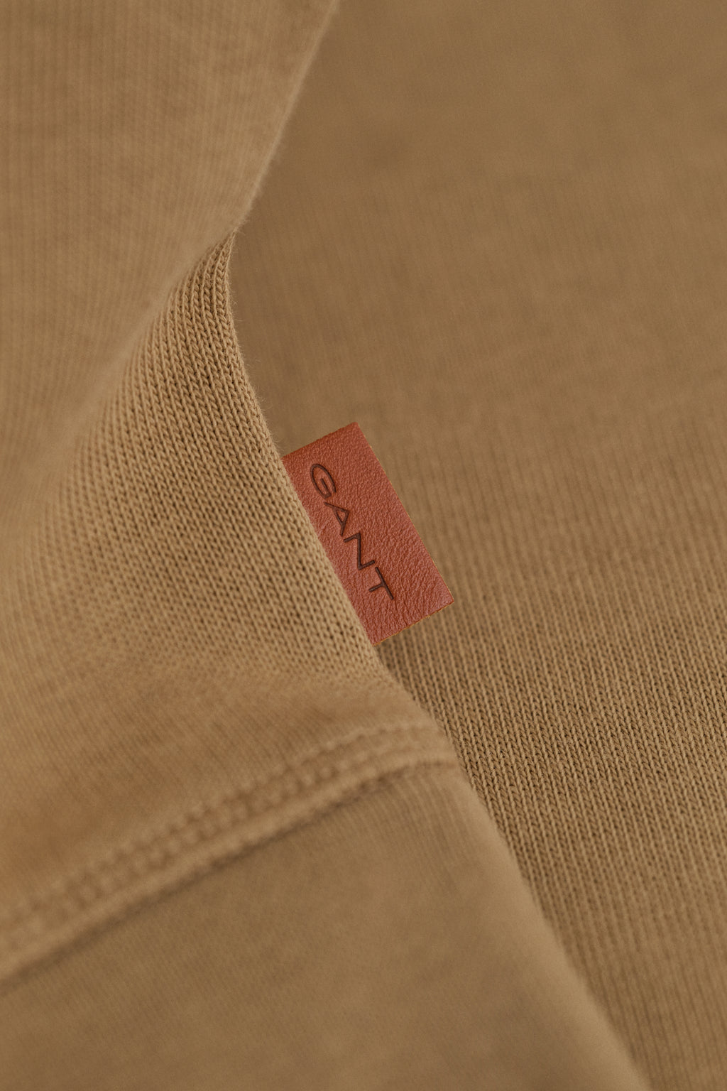 WARM KHAKI, PONTE DI ROMA HALFZIP, CLOSE-UP BY GANT AU.