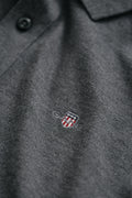 ANTRACIT MELANGE, REG SHIELD SS PIQUE POLO, CLOSE-UP BY GANT AU.
