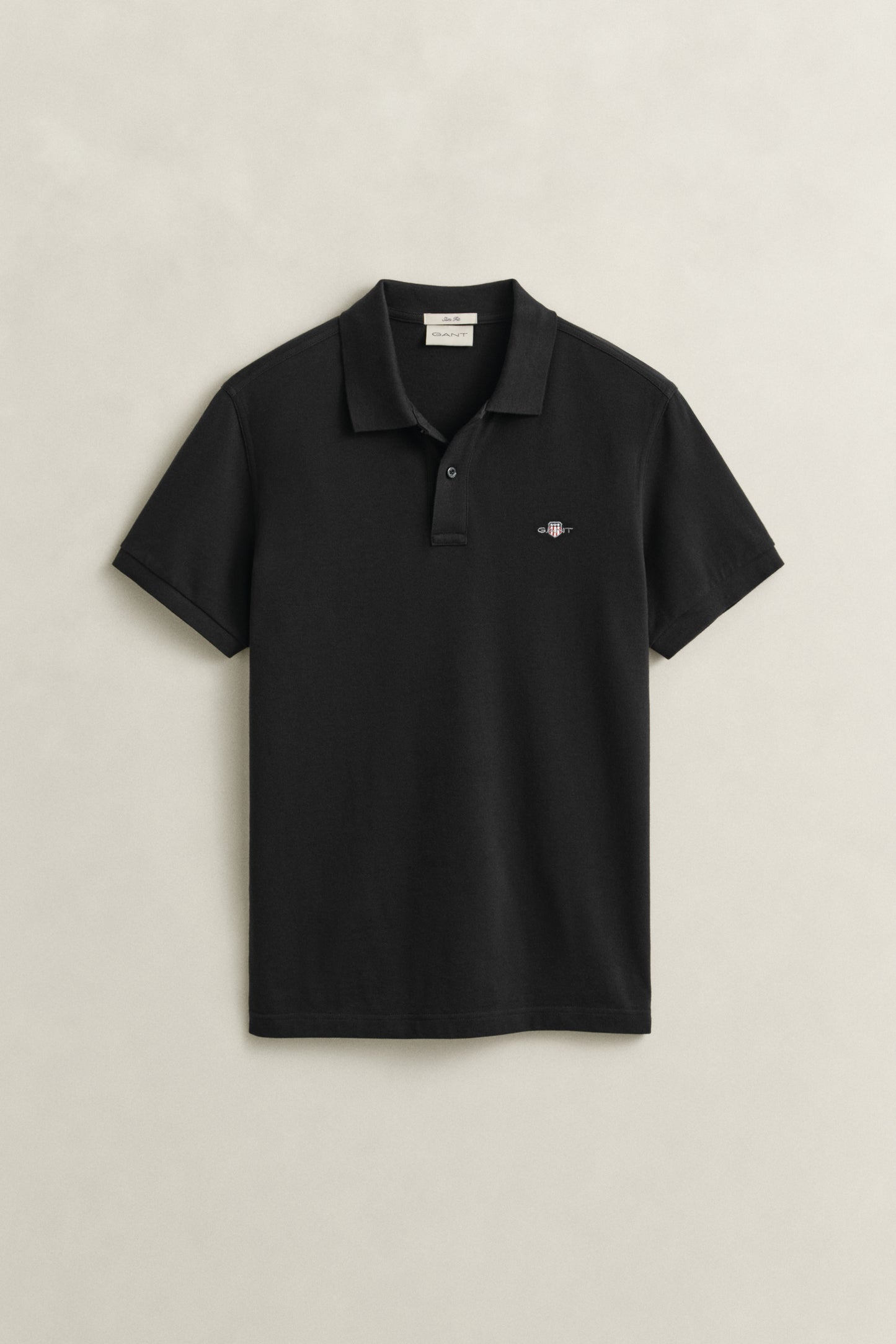 BLACK, SLIM SHIELD SS PIQUE POLO, FLAT-LAY BY GANT AU.