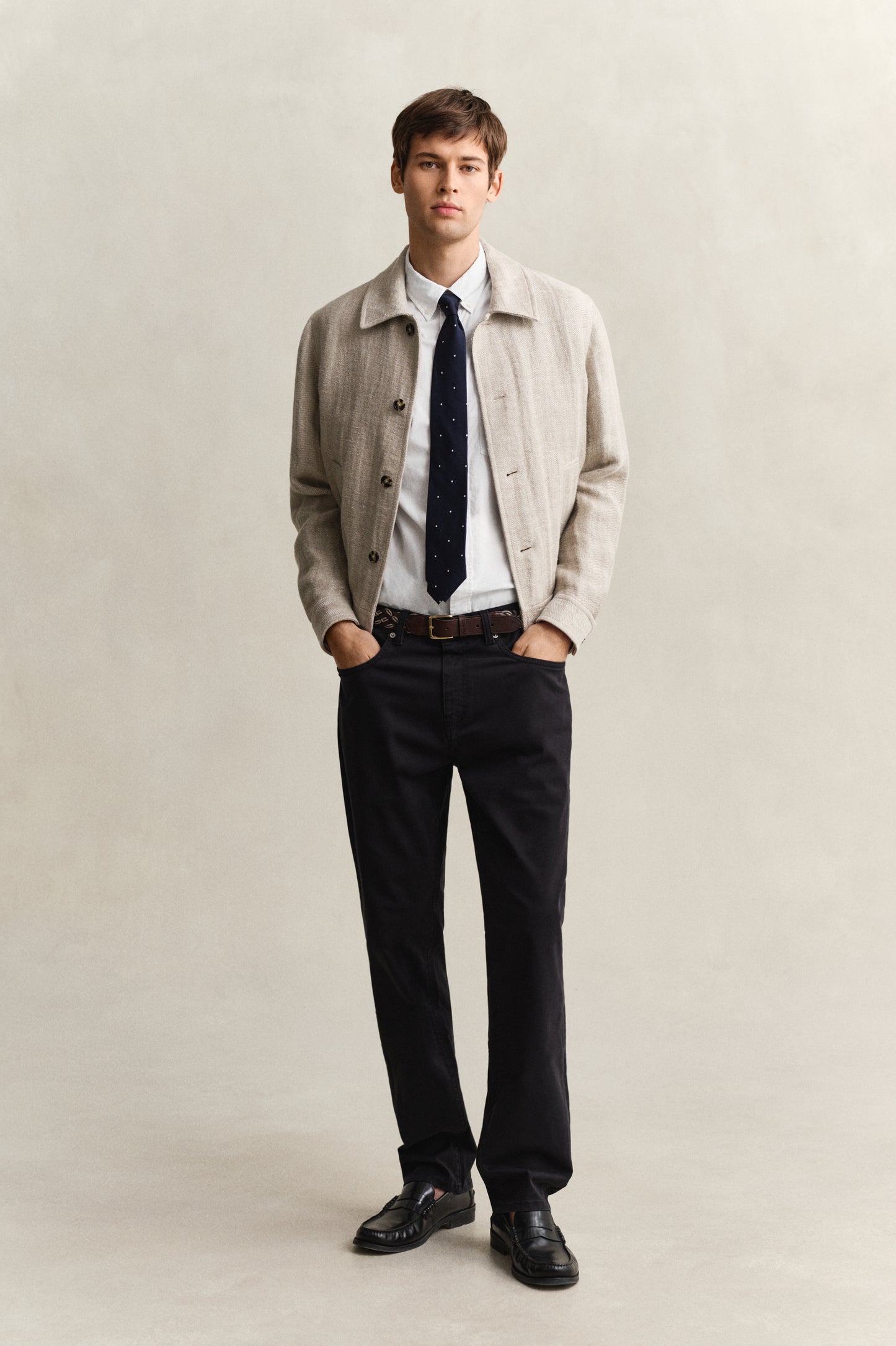 WHITE, REG CLASSIC POPLIN SS SHIRT BY GANT AU.