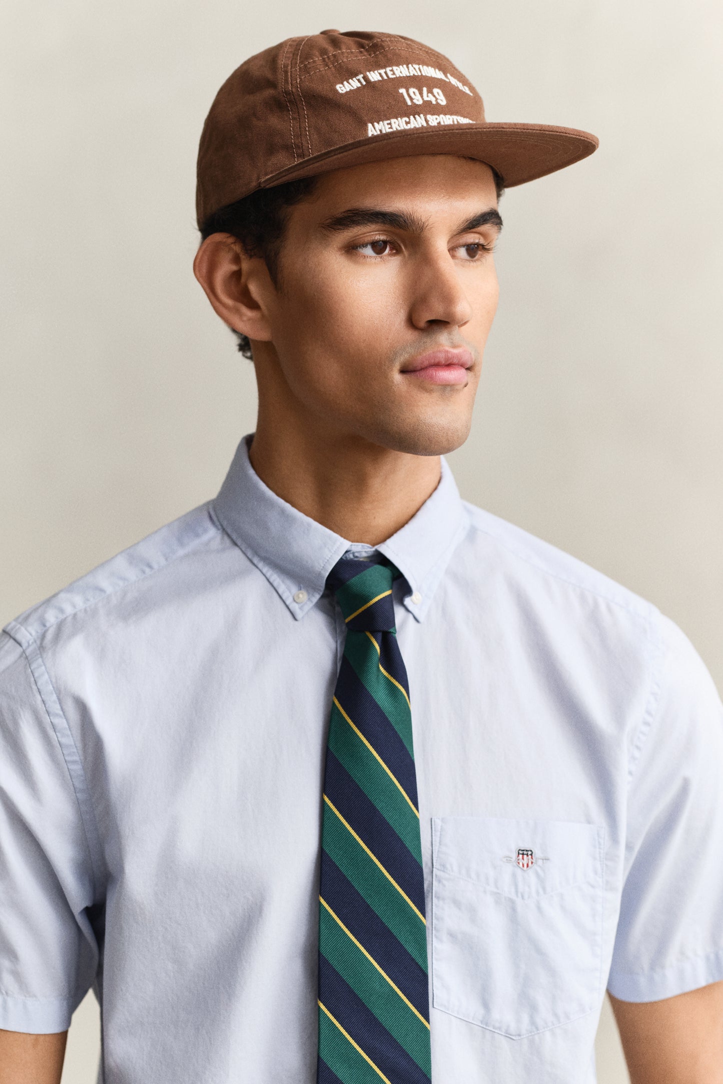 MODEL WEARING REG CLASSIC POPLIN SS SHIRT